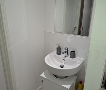 Room in a Shared Flat, Clarence Street, M7 - Photo 4