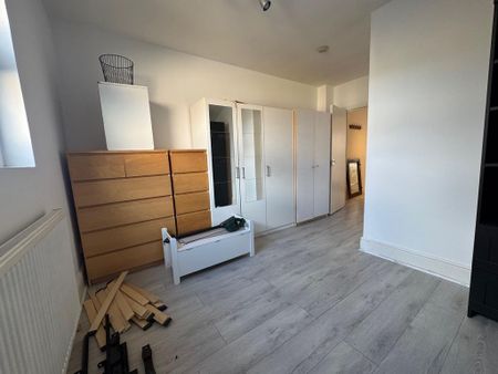 3 bedroom flat to rent - Photo 5