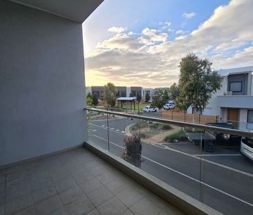 Stylish 2-Bedroom Townhouse - Photo 5