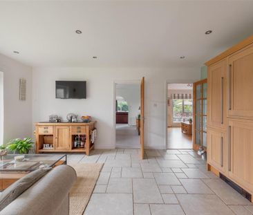 4 bedroom detached bungalow to rent - Photo 5