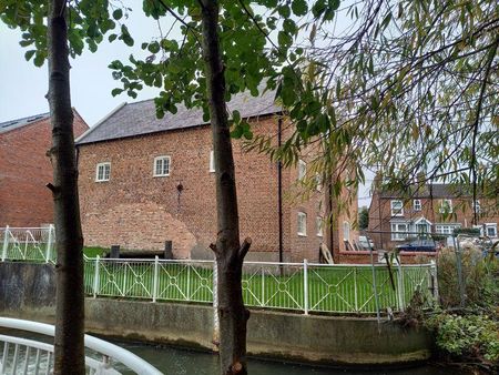 3 bedroom apartment to rent - Photo 4