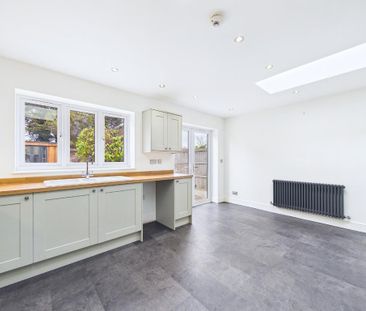 3 bedroom end of terrace house to rent - Photo 5