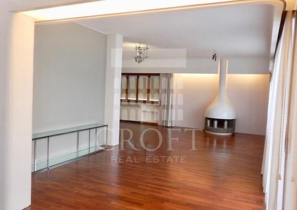 Attic-Cassia: 250mq. Top floor in addition to 250mq. of panoramic terraces. Spacious living, dining, 5 bedrooms, 3 baths, maid’s room, 3 panoramic terraces, parking, silent,. Located at begining of Cassia, near Schools. Ref 160