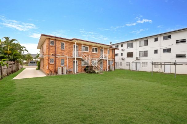 Convenient living close to shops & transport - Photo 1