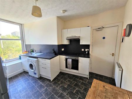 4 bedroom flat to rent - Photo 2