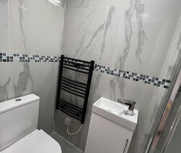 Studio Flat, Alkham Road, N16 - Photo 2