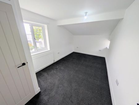 3 bedroom end of terrace house to rent - Photo 3