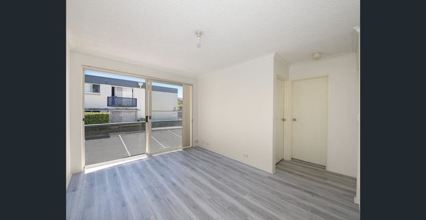 Updated 2 Bedroom Unit in Prime Location - Photo 1