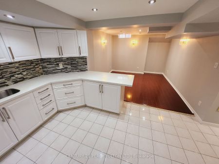 Detached Home For Lease | N7207144 - Photo 3