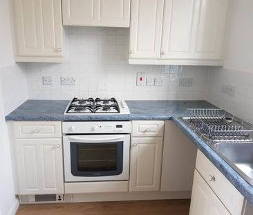 Lowndes Path, Aylesbury - Photo 3