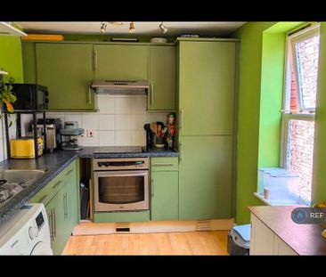 2 bedroom flat to rent - Photo 2