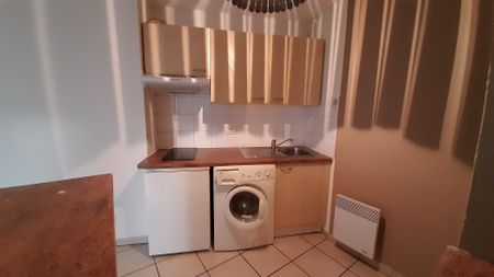 location Appartement T2 DE 45.03m² À LYON - Photo 2