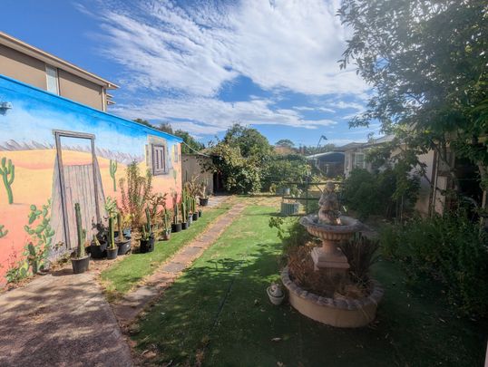 Hughesdale - Photo 1