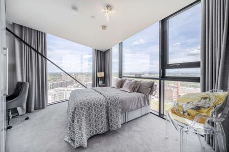 Magnificent Duplex, Penthouse Apartment with Two Parking Spaces and a Large Sun Terrace Within The Sought After Islington Wharf development! - Photo 5