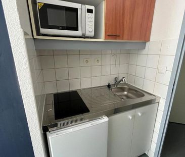 Location Appartement 1 pièce 25m² LYON 3ème - Photo 3