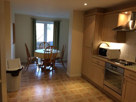 2 bedroom apartment to rent - Photo 3