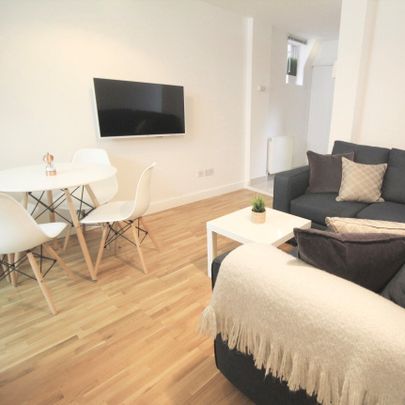 Basement Flat, 53 Clarendon Road, LS2 9NZ, Leeds - Photo 1