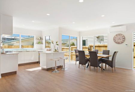 This modern 5-bedroom home offers space, comfort, and a great location - Photo 5