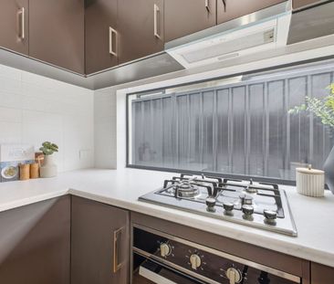 Brand New, Modern & Spacious Living - Photo 3