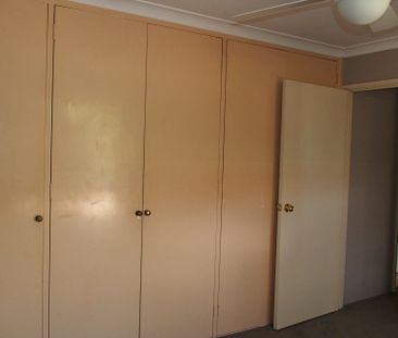 COASTAL LIVING! LIFESTYLE FOCUSSED! & PET-FRIENDLY UNIT WITH A BACK... - Photo 3