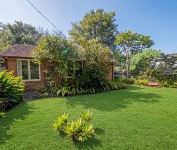 Charming Single Level Red Brick Home - Photo 6