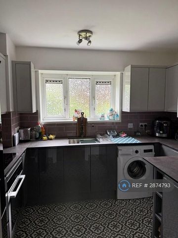 3 bedroom flat to rent - Photo 3