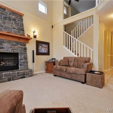 Bright, elegant 4 bed, 3 bath home in Sooke (Sunriver) - Photo 4