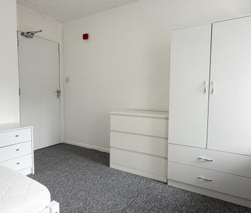 1 bedroom in a house share to rent - Photo 4