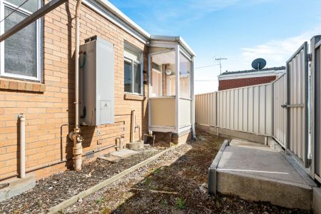 Loads of Natural Light - Photo 5