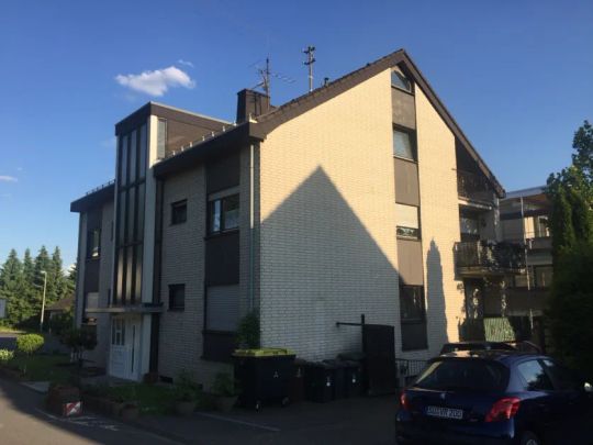 EITORF, schöne 3-Zimmerwohnung, ca. 70 m² Wfl., Balkon, zentrale Lage, Keller, Gäste-WC + Stellplatz - Foto 1