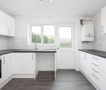 2 bedroom semi-detached house to rent - Photo 3