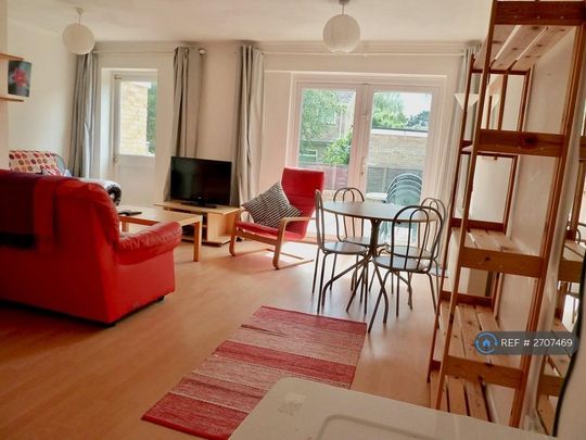 4 bedroom semi-detached house to rent - Photo 1