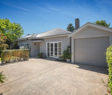 PICTURE PERFECT | FAMILY OASIS | FABULOUS LOCATION - Photo 5