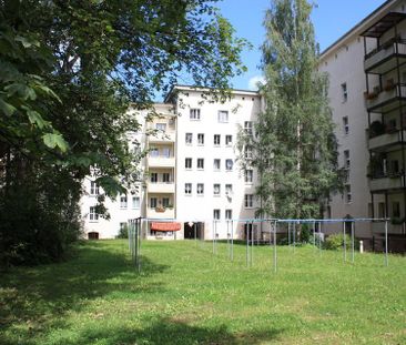 Helle Erdgeschosswohnung mit Tageslichtbad - Photo 1