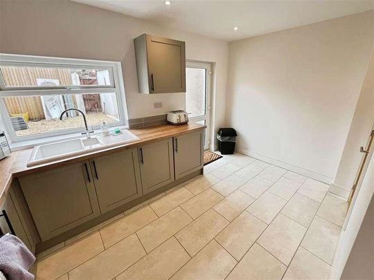 Llewellyn St, CF37 - Photo 1
