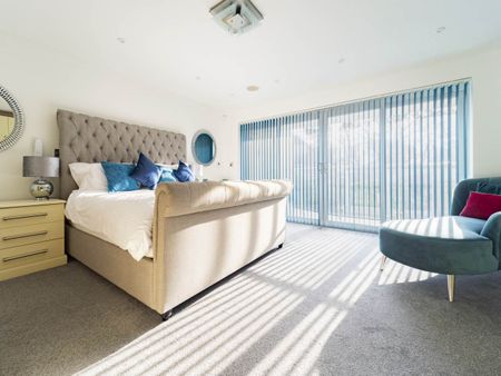 3 bed town house to rent in Durrant Road, Parkstone, BH14 - Photo 3