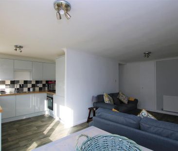 2 bedroom maisonette to rent - Photo 3