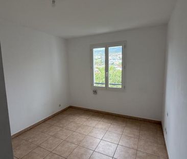 Location Appartement 4 pièces 79m² LA POSSESSION 97419 - Photo 3