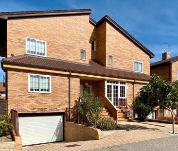 Villanueva De La Cañada - Photo 1