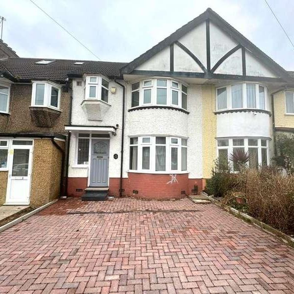 Dryden Road, Harrow Weald, HA3 - Photo 1