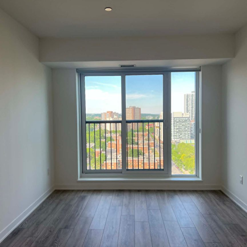 For Lease - 10 Oak Street, Toronto, Ontario - Photo 1