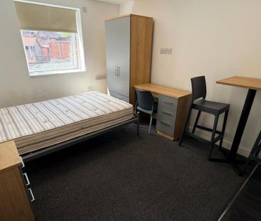 Studio Flat, Lucys Court, CV1 - Photo 1