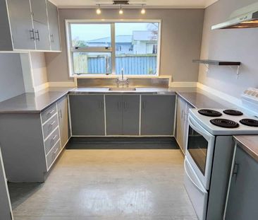 AFFORDABLE THREE BEDROOMS - HAWERA - Photo 2