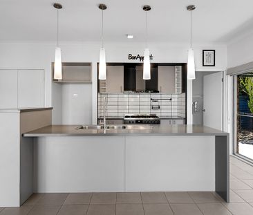 14 Downing Square, Pakenham VIC 3810 - House For Rent | Domain - Photo 5