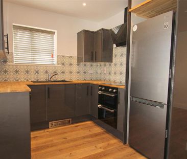 2 bedroom flat to rent - Photo 6
