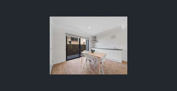 MODERN, FULLY FURNISHED STUDIO APARTMENT - Photo 1