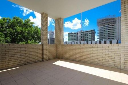 2/189 Cavendish Road, 4151, Coorparoo Qld - Photo 4