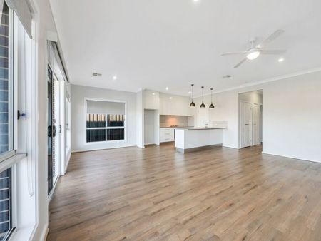 27 Harbour View Tce, Victor Harbor SA 5211 - House For Rent | Domain - Photo 2