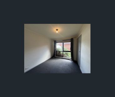 Cosy, Light-Filled Unit in a Convenient Melton West Location - Photo 4