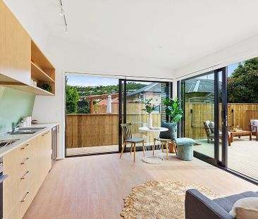 One-bedroom stand-alone townhouse with carpark - Photo 4